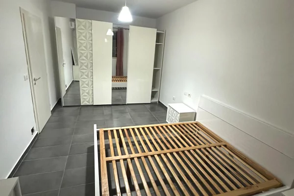 Shtepi me qera Apartament ne Tirane, 1+1, Mobilimi E mobiluar, Pagesa 397  Euro.