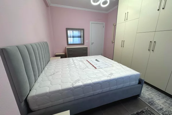 Shtepi me qera Apartament ne Tirane, 2+1, Mobilimi E mobiluar, Pagesa 747  Euro.