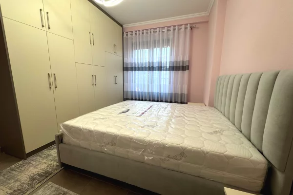 Shtepi me qera Apartament ne Tirane, 2+1, Mobilimi E mobiluar, Pagesa 747  Euro.