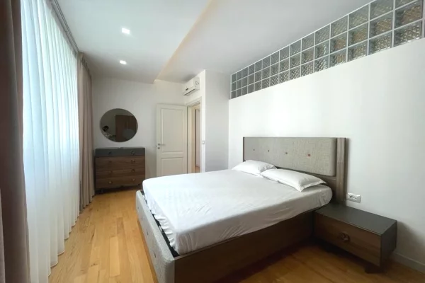 Shtepi me qera Apartament ne Tirane, 1+1, Mobilimi E mobiluar, Pagesa 2,497  Euro.