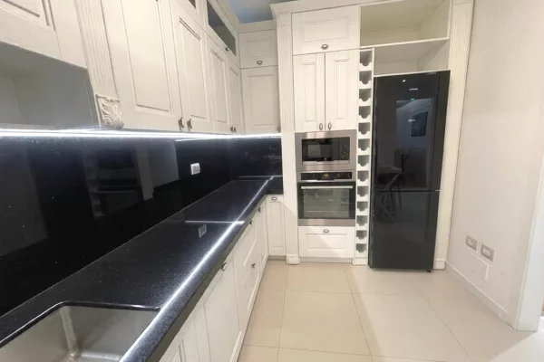 Shtepi me qera Apartament ne Tirane, 1+1, Mobilimi E mobiluar, Pagesa 2,497  Euro.