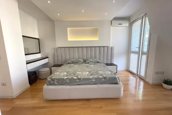 Shtepi me qera Apartament ne Tirane, 1+1, Mobilimi E mobiluar, Pagesa 2,497  Euro.