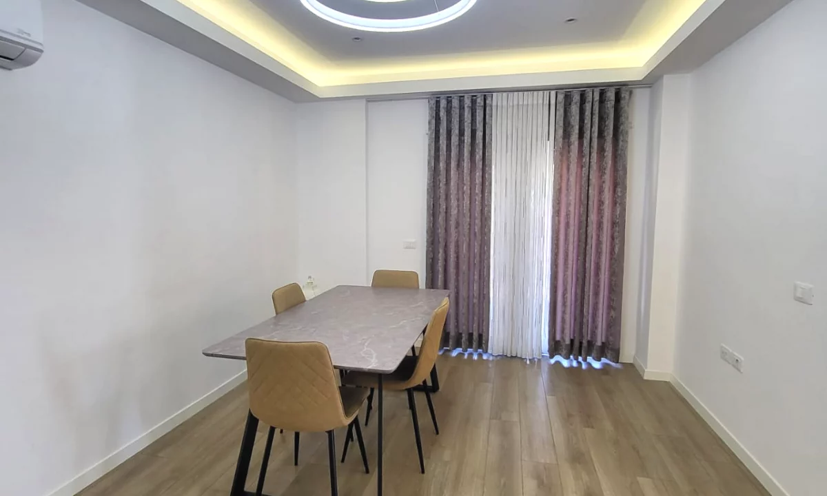 Shtepi me qera Apartament ne Tirane, 2+1, Mobilimi E mobiluar, Pagesa 997  Euro.