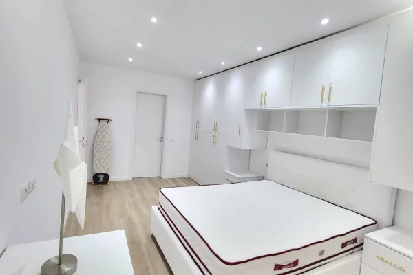 Shtepi me qera Apartament ne Tirane, 2+1, Mobilimi E mobiluar, Pagesa 997  Euro.