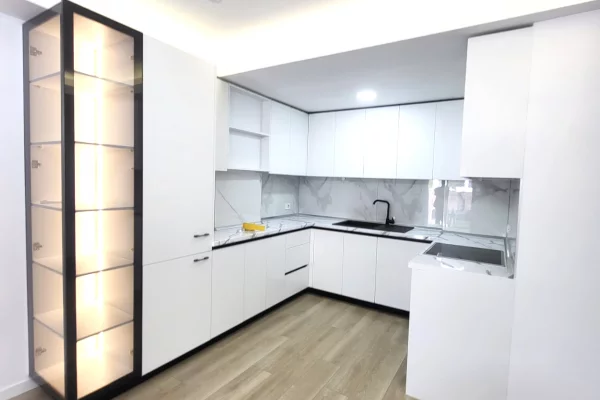 Shtepi me qera Apartament ne Tirane, 2+1, Mobilimi E mobiluar, Pagesa 997  Euro.