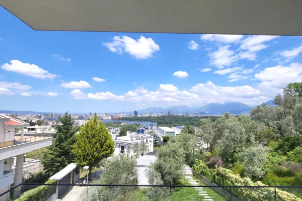 Shtepi me qera Vila Luksoze ne Tirane, 5+1, Mobilimi E mobiluar, Pagesa 3,497  Euro.
