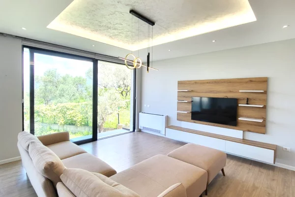 Shtepi me qera 5+1 ne Tirane - 3,497 Euro