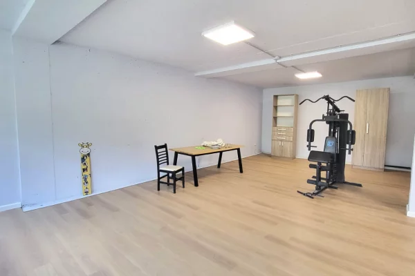 Shtepi me qera Vila Luksoze ne Tirane, 5+1, Mobilimi E mobiluar, Pagesa 3,497  Euro.