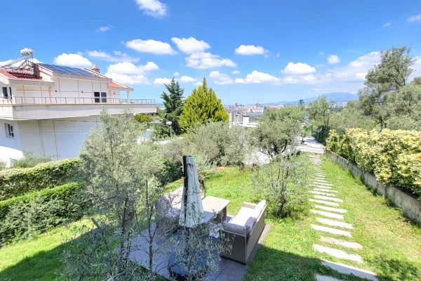 Shtepi me qera Vila Luksoze ne Tirane, 5+1, Mobilimi E mobiluar, Pagesa 3,497  Euro.