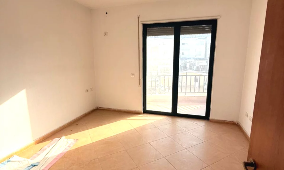 Shtepi ne shitje Apartament ne Tirane, 2+1, Mobilimi Bosh, pa mobiluar, Pagesa 239,997  Euro.