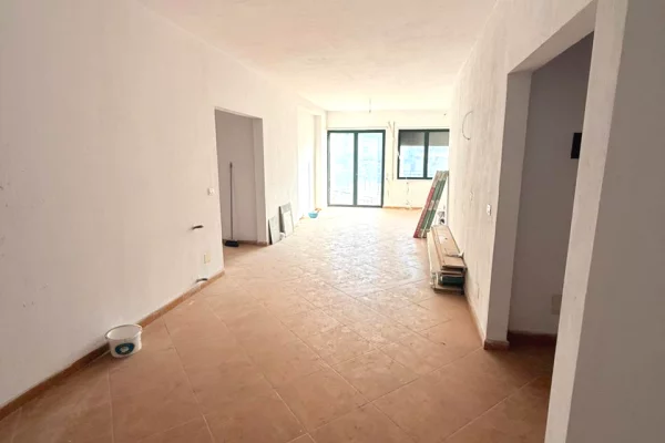 Shtepi ne shitje Apartament ne Tirane, 2+1, Mobilimi Bosh, pa mobiluar, Pagesa 239,997  Euro.