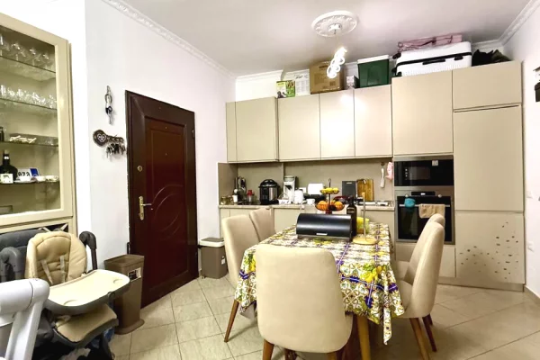 Shtepi ne shitje Apartament ne Tirane, 1+1, Mobilimi E mobiluar, Pagesa 96,997  Euro.
