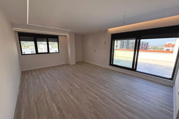 Ambient Zyre 3+1+2 + 3 poste parkimi me Qira tek Urban Gate – Astir​