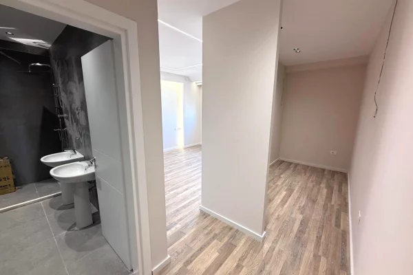 Ambient Zyre 3+1+2 + 3 poste parkimi me Qira tek Urban Gate – Astir​