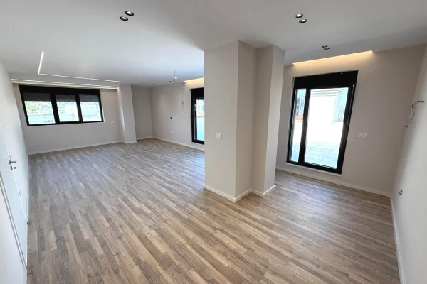 Ambient Zyre 3+1+2 + 3 poste parkimi me Qira tek Urban Gate – Astir​