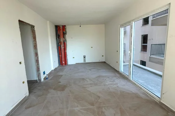 Shtepi ne shitje Apartament ne Lezhe, 2+1, Mobilimi Bosh, pa mobiluar, Pagesa 117,400  Euro.