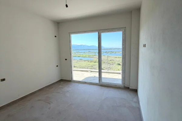 Shtepi ne shitje Apartament ne Lezhe, 2+1, Mobilimi Bosh, pa mobiluar, Pagesa 117,400  Euro.