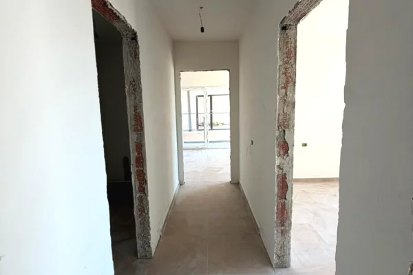 Shtepi ne shitje Apartament ne Lezhe, 2+1, Mobilimi Bosh, pa mobiluar, Pagesa 117,400  Euro.