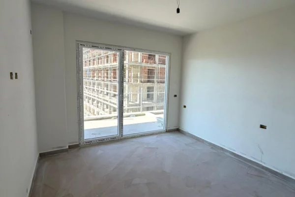Shtepi ne shitje Apartament ne Lezhe, 2+1, Mobilimi Bosh, pa mobiluar, Pagesa 117,400  Euro.