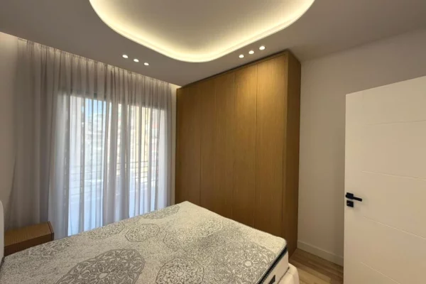 Shtepi ne shitje Apartament ne Tirane, 1+1, Mobilimi E mobiluar, Pagesa 119,997  Euro.