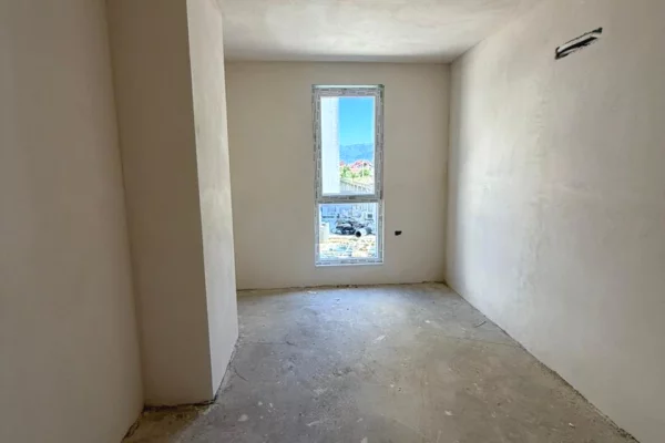 Shtepi ne shitje Apartament ne Tirane, 2+1, Mobilimi Bosh, pa mobiluar, Pagesa 94,977  Euro.