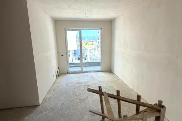 Shtepi ne shitje Apartament ne Tirane, 2+1, Mobilimi Bosh, pa mobiluar, Pagesa 94,977  Euro.