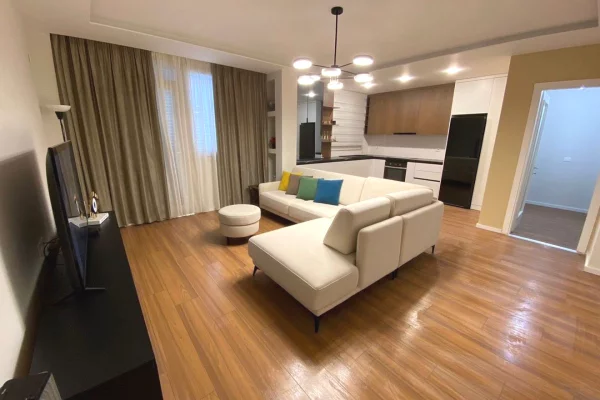 Shtepi me qera 2+1 ne Tirane - 800 Euro