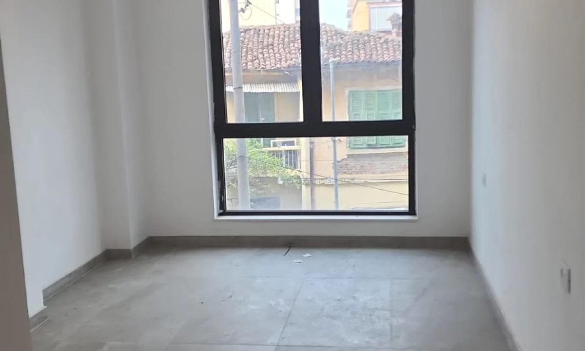 Shtepi ne shitje Apartament ne Tirane, 2+1, Mobilimi Bosh, pa mobiluar, Pagesa 320,000  Euro.