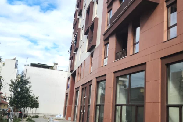 Shtepi ne shitje Apartament ne Tirane, 2+1, Mobilimi Bosh, pa mobiluar, Pagesa 320,000  Euro.