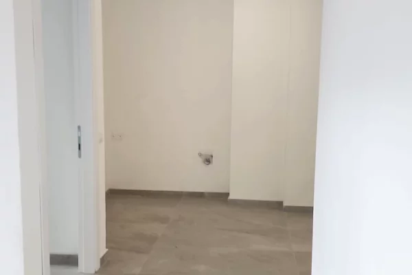 Shtepi ne shitje Apartament ne Tirane, 2+1, Mobilimi Bosh, pa mobiluar, Pagesa 320,000  Euro.