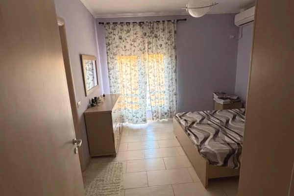 Shtepi me qera Apartament ne Tirane, 2+1, Mobilimi E mobiluar, Pagesa 600  Euro.