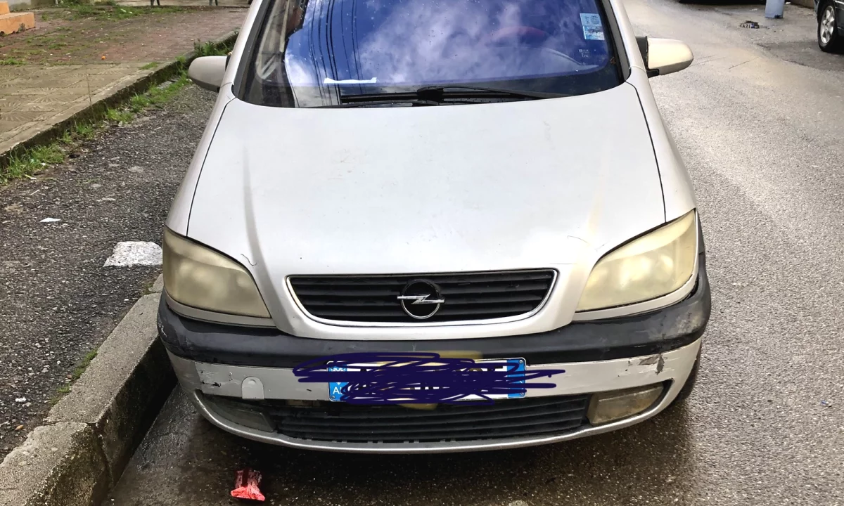 Makina ne shitje ne Tirane, Opel, 2002 Diesel,Kambio Manual Pagesa 120,000  Leke.