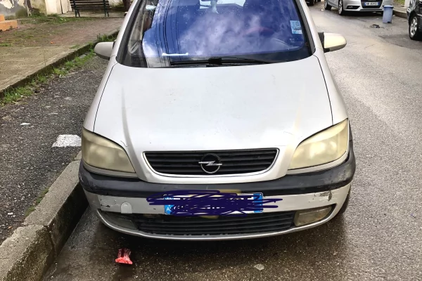 Makina ne shitje ne Tirane - 150,000 Leke