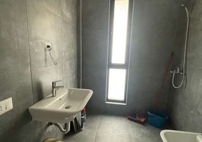 Ambient biznesi me qera 3+1 ne Tirane - 400 Euro