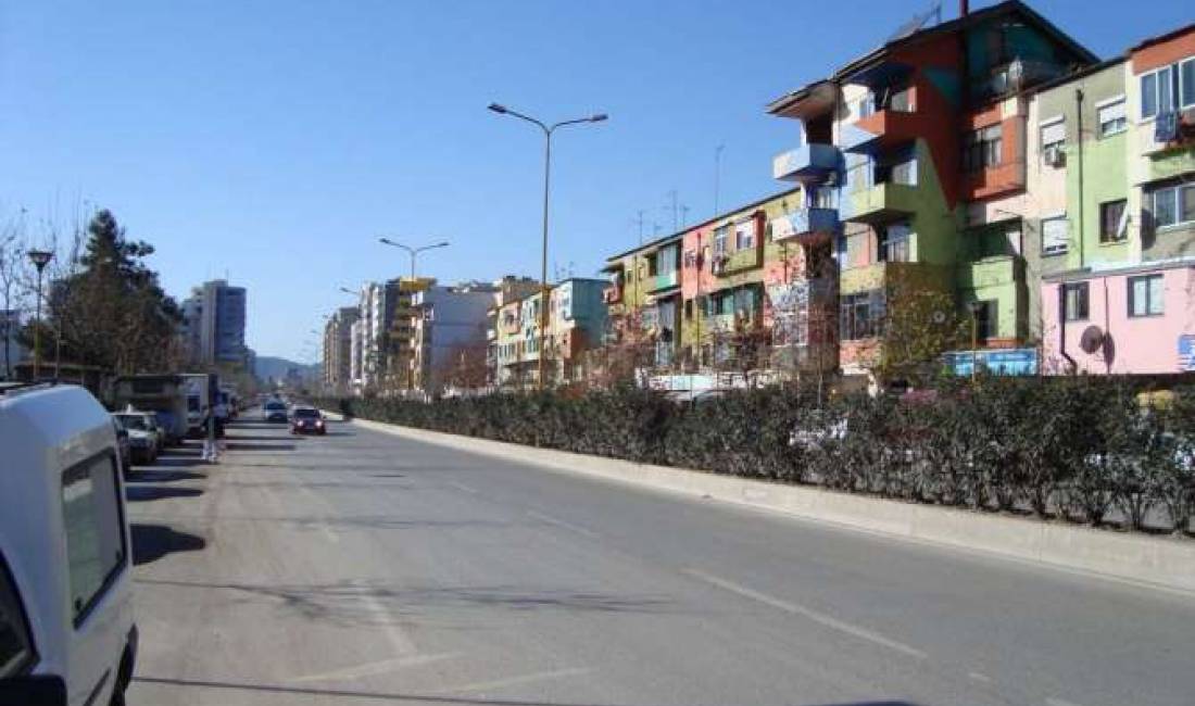 📢Jepet Super Ambjent 1000m2 me Qera, Prane 21 Dhjetorit.🔑