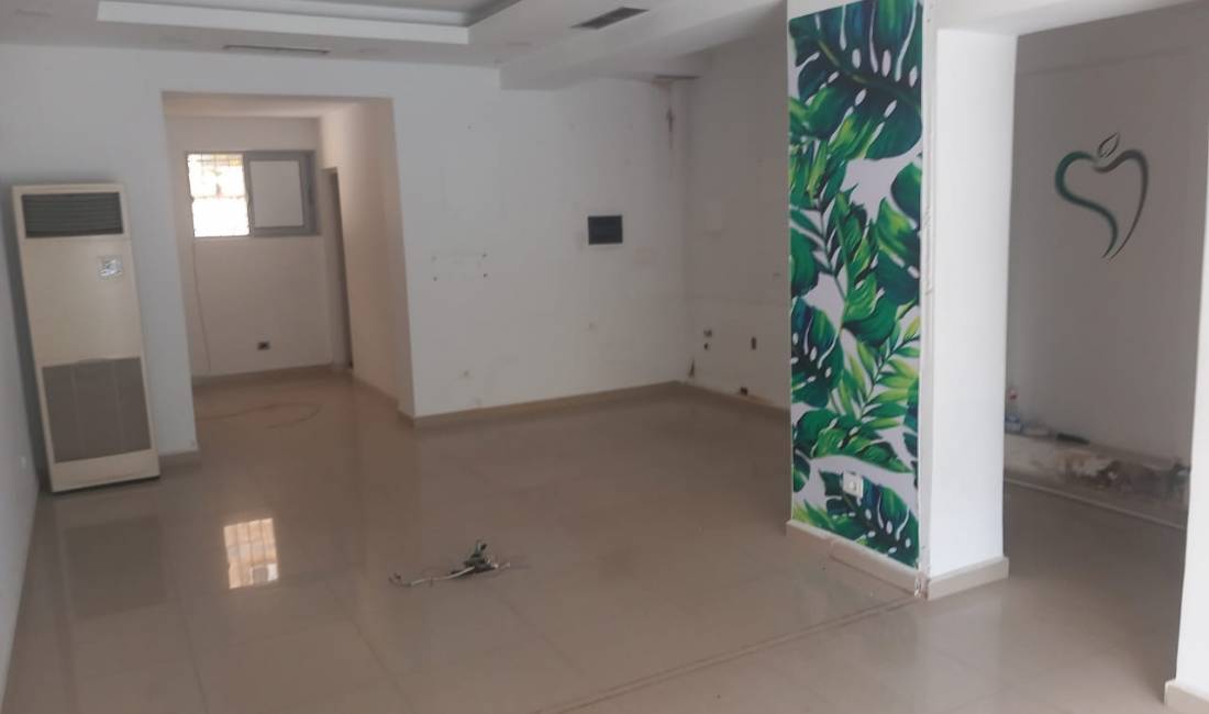 📢Jepet Dyqan me Qera te Rruga Kavajes, Prane Kishes Katolike🔑