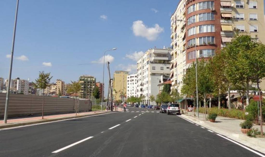 📢 Jepet Dyqan me Qera te Rruga e Kosovareve 🔑