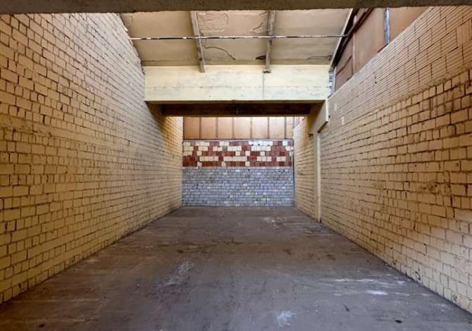 Ambient biznesi me qera 4+1 ne Tirane - 1,280 Euro