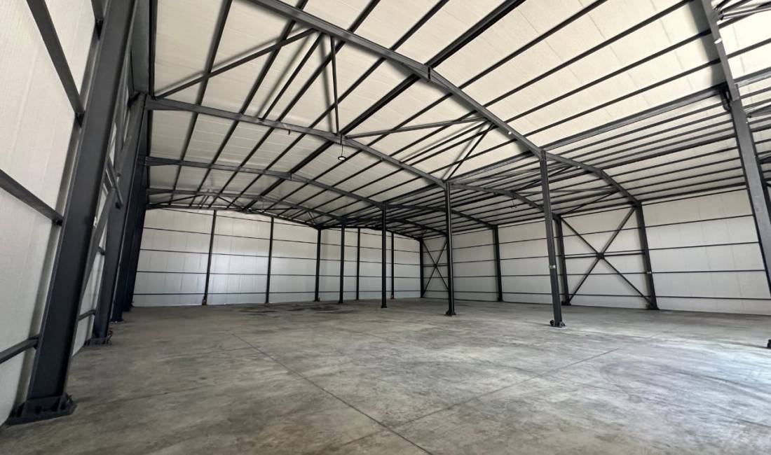 📢Jepet Kapanon me Qira me vendodhje Prane Rinasit, Sip: 900 m2🔑