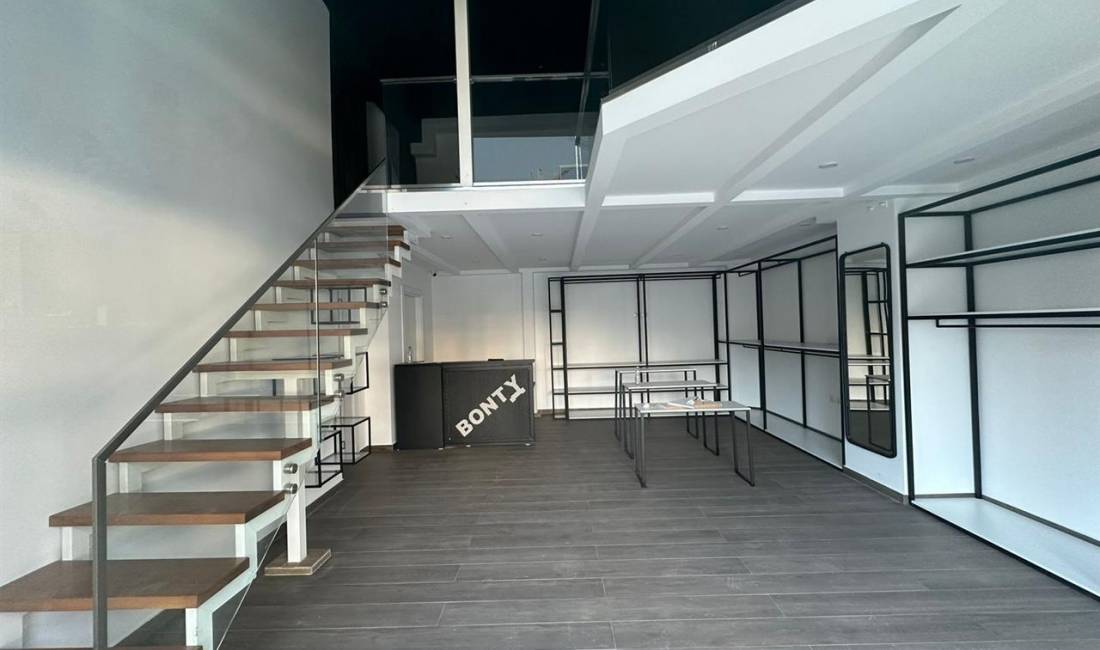 ⚡Jepet Ambient Biznesi me Qira ,prane Square 21, Rruga e Kavajes