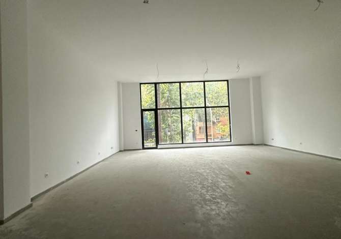Ambient biznesi me qera 3+1 ne Tirane - 1,500 Euro