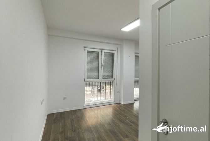 📢Jepet Zyre me Qira te Komuna e Parisit, Sip: 94 m2🔑*