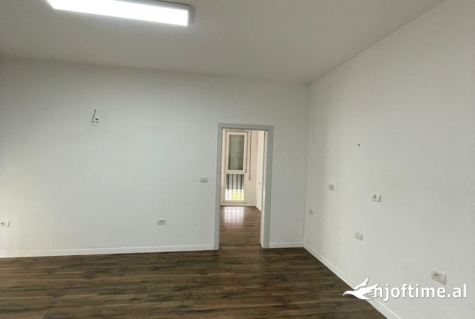 Business Property for Rent 3+1 in Tirana - 800 Euro
