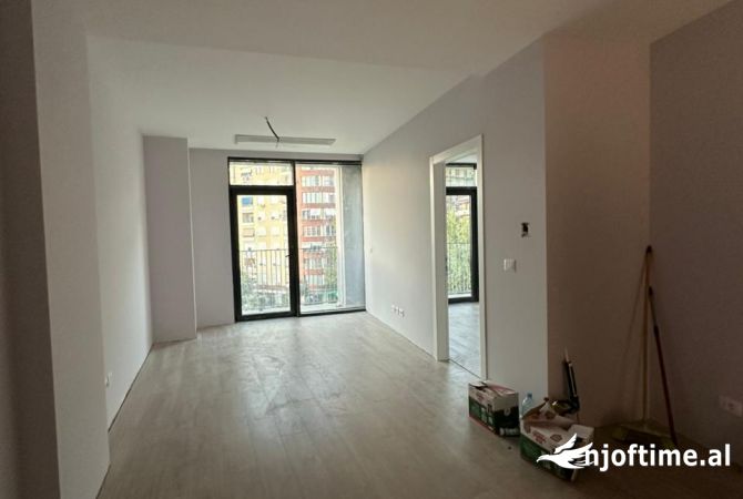 Ambiente Commerciale in Affitto 3+1 a Tirana - 700 Euro