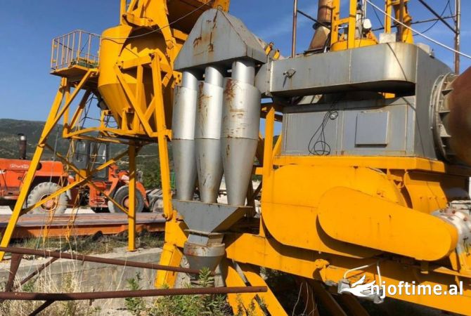 Ambiente Commerciale in Vendita 3+1 a Fier - 100,000 Euro