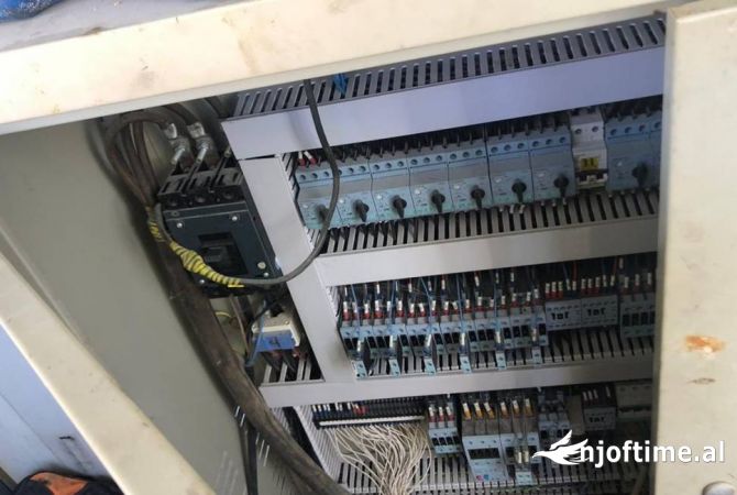 Ambiente Commerciale in Vendita 3+1 a Fier - 100,000 Euro