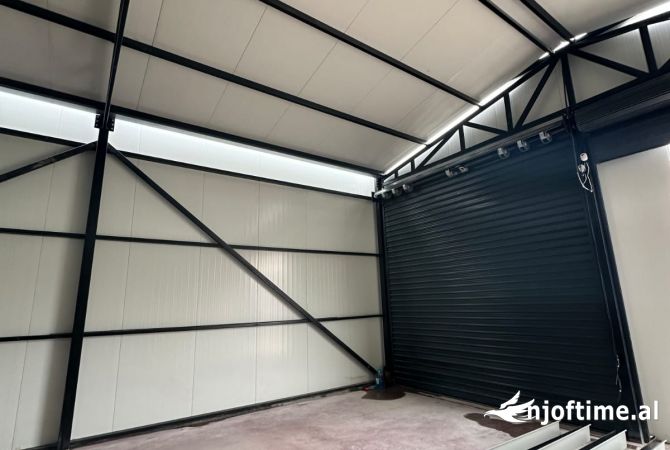 Ambiente Commerciale in Affitto 4+1 a Tirana - 900 Euro