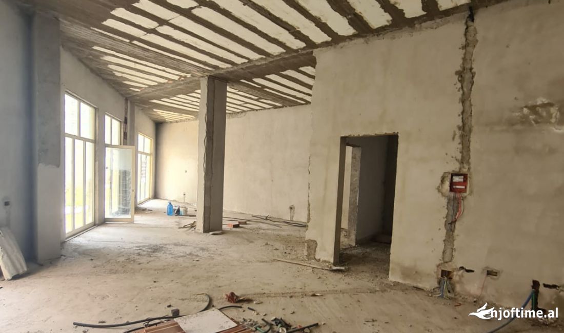 📢Shitet Ambient Biznesi Open Space te Liqeni i Thate🔑