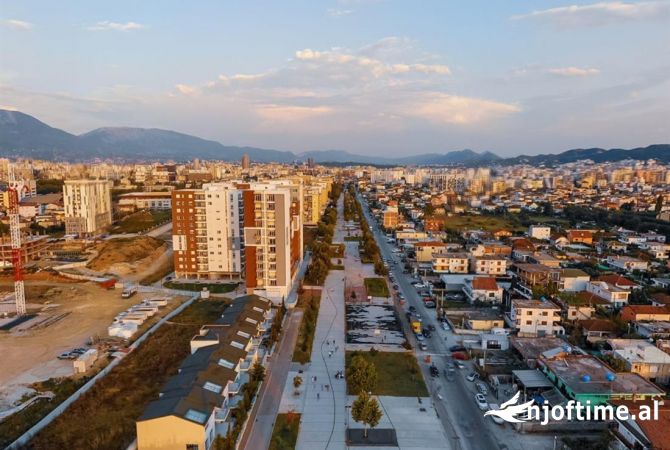 Ambiente Commerciale in Affitto 3+1 a Tirana - 3,500 Euro