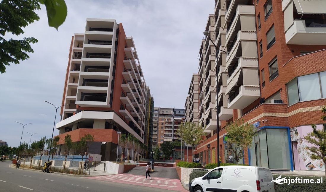 📢Shitet POST PARKIMI Te Kompleksi Rruga e Kavajes🔑*